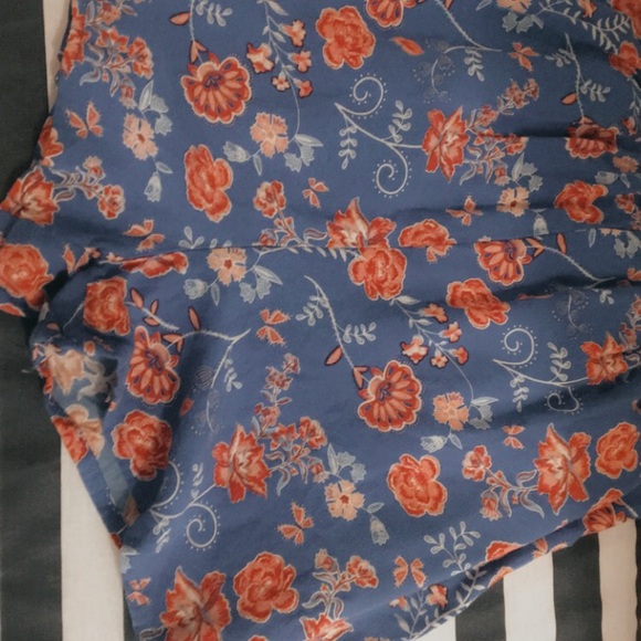 A jumper. - Picture 3 of 3